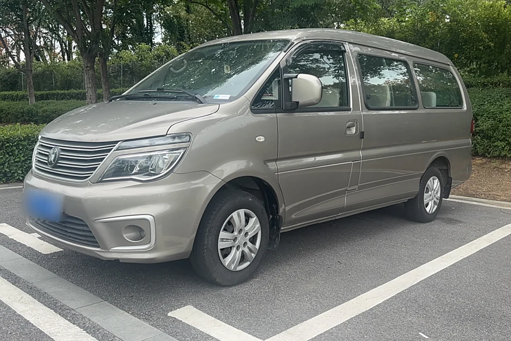 Dongfeng Popular Lingzhi 2022 M5L 1.6L Practical 7-seater