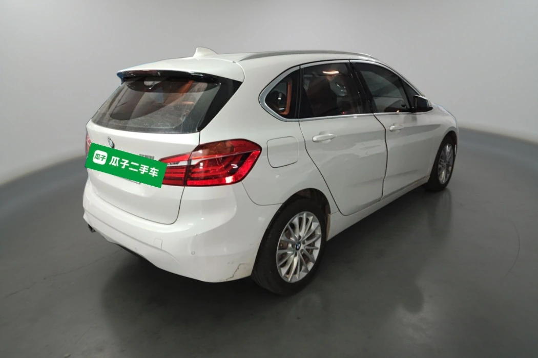 BMW 2 Series station wagon 2018 218i leading model