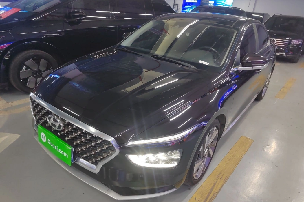 Hyundai Famous Picture 2021 270TGDi DCT LUX Premium Edition