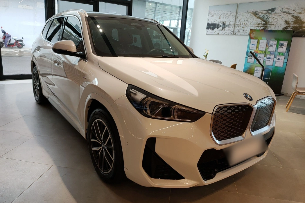 BMW iX1 2023 eDrive25L M sports Suit